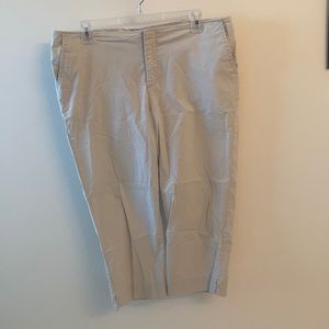 So GSJC Women’s Sz 15 stretch tan loose capri pant